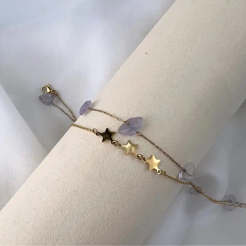 Chaîne de cheville dorée Chained Herzchen Dottilove en acier inoxydable avec motifs petits cœurs et pierres scintillantes, 22cm + 3cm - Bijoux Les Trésors d'Emma 974 Réunion.